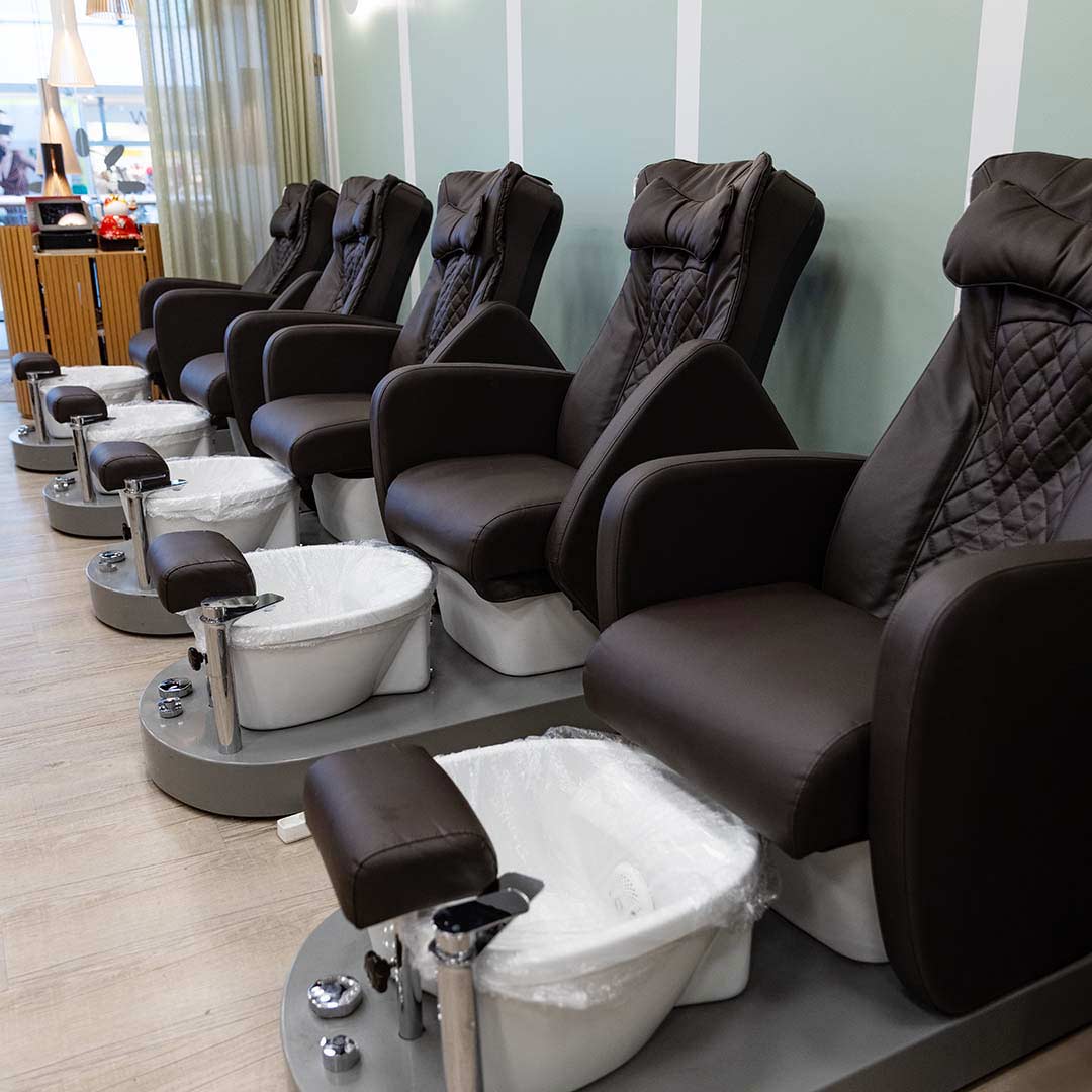 Lækre stole til pedicure hos King Nails på Frederiksberg.